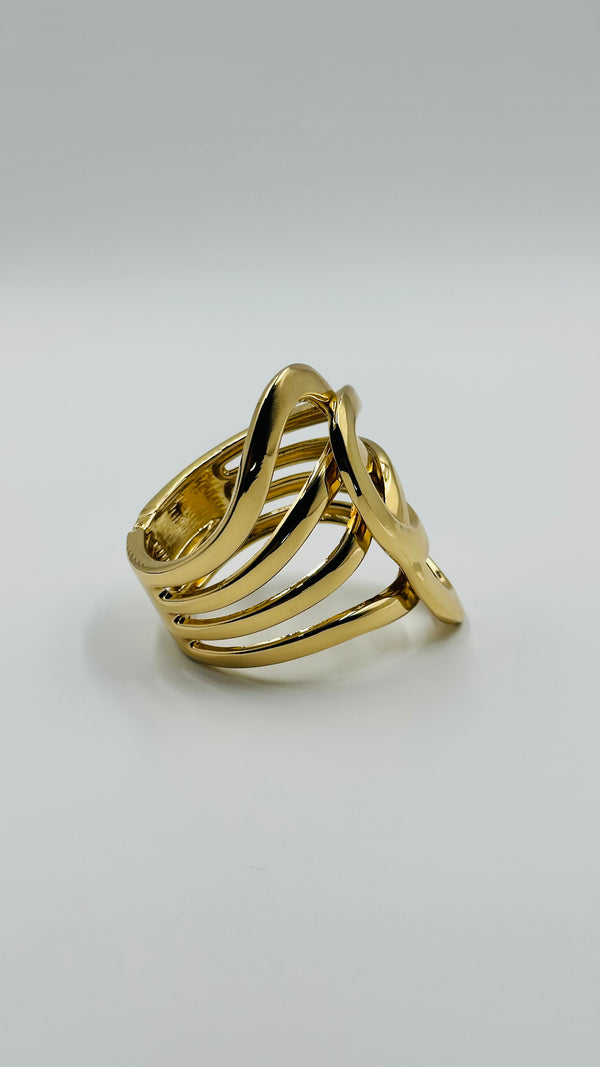 Aura Twisted Bracelet – Elegance in Every Curve ✨