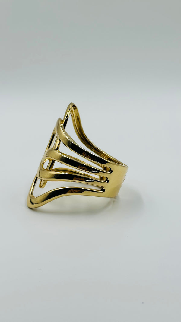 Aura Twisted Bracelet – Elegance in Every Curve ✨